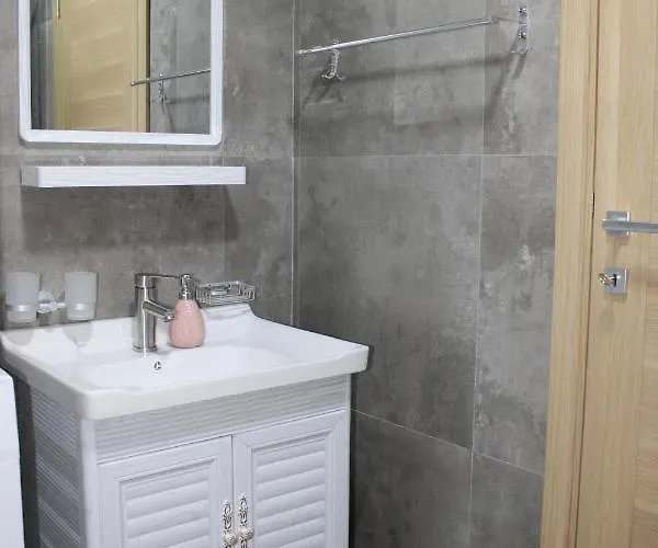 Lovely - Ljupki Stan פודגוריצה