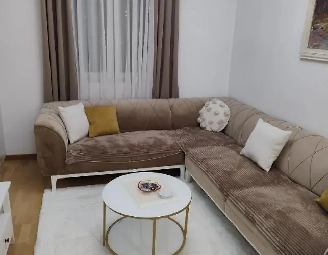 Lovely - Ljupki Stan *